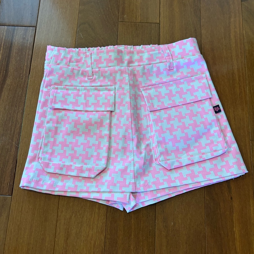 Limited Two Pink and White Houndstooth kids shorts size 6